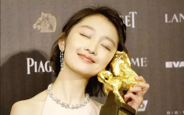 年出生的她