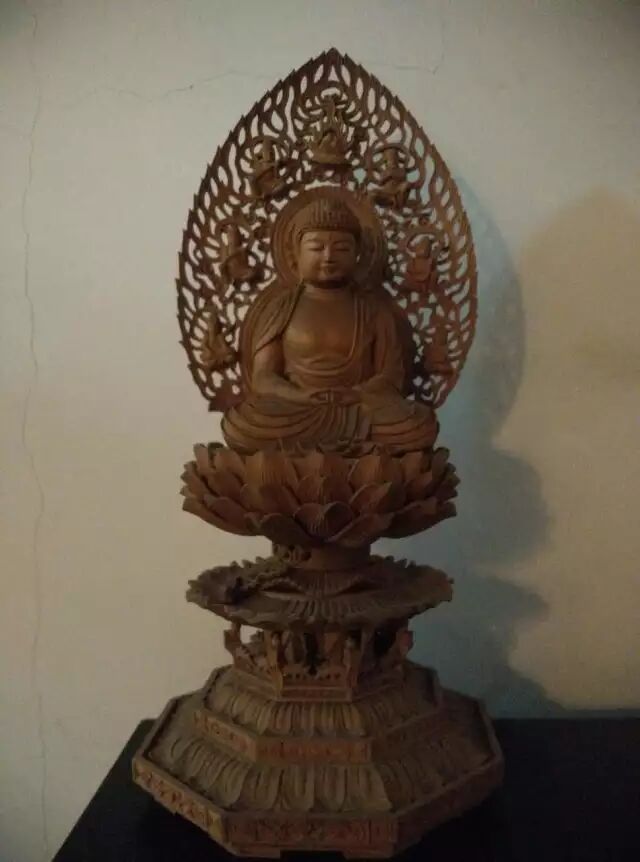 苏州香洲扇坊收藏的印度老山檀雕佛像