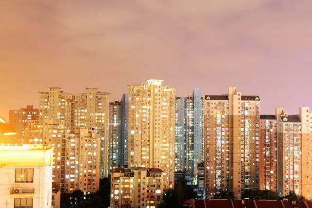资料图:上海楼盘夜景