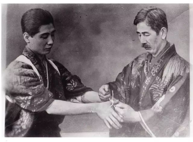 “徒手挣脱术”演示