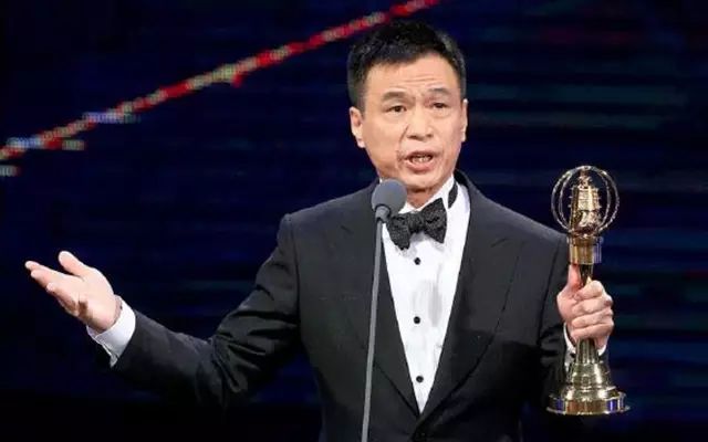 台湾演员李天柱在2016金钟奖接受采访时突然炮轰同性恋,斥同性恋不会有后代,会造成人类灭绝。
