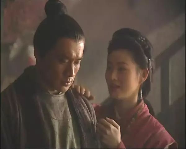 98版《水浒传》剧照,潘金莲与武松