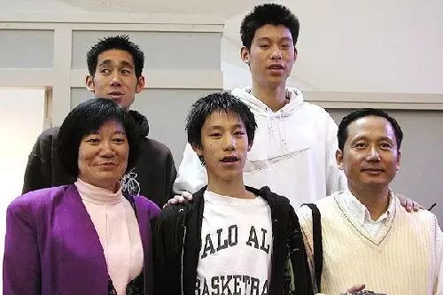 资料图:NBA亚裔球星林书豪生活照