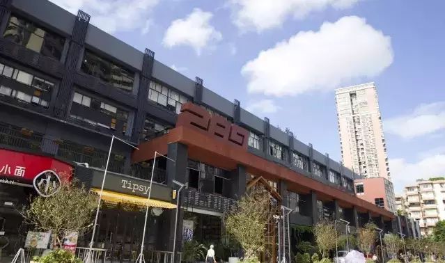 南方报业与杨箕村之间焕然一新的美食街