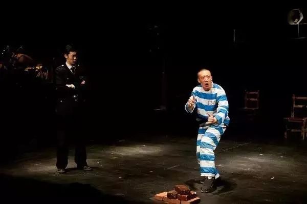 国内剧团排演达里奥·福的作品剧照