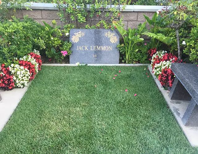 杰克·莱蒙墓(作者供图)