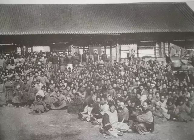 清末北京地区粥厂画面