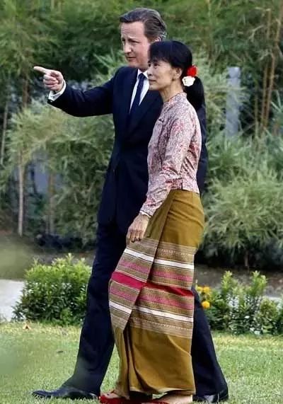 2012年4月13日,昂山素季与英国首相卡梅伦在缅甸仰光会晤。