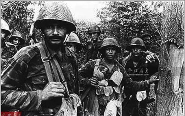 古巴士兵与非洲士兵在一起