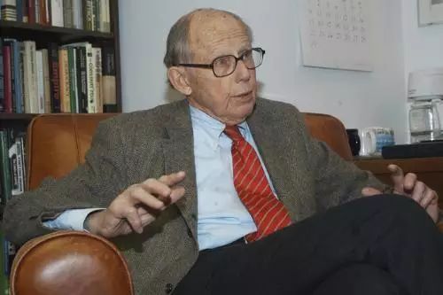 亨廷顿(1927-2008),美国政治学家