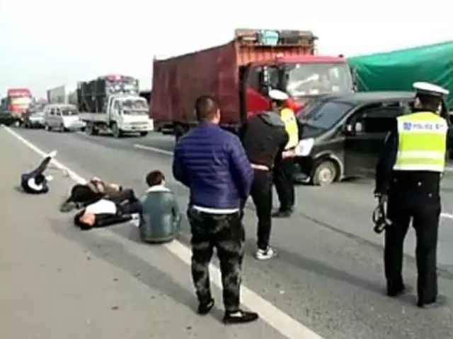 撞车现场(图片来自网络)