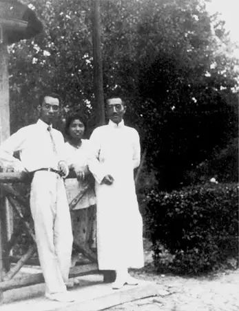 任鸿隽、陈衡哲订婚日与胡适的合影(1920年8月22日于南京高师)