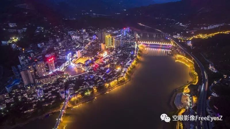 县城夜景  ---即瓮儿山紫阳真人