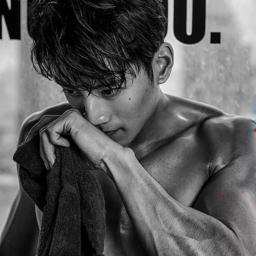 张峻宁变肌肉男秀健身成果 你还有什么理由偷懒?