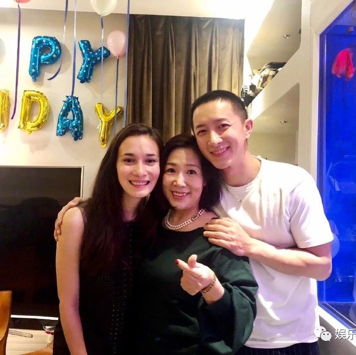 韩庚35岁生日 与妈妈女友卢靖姗“一家人”温馨同框