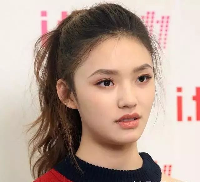 明星无修图:易烊千玺胡子拉碴太实诚,吴磊刘昊然简直国民初恋!