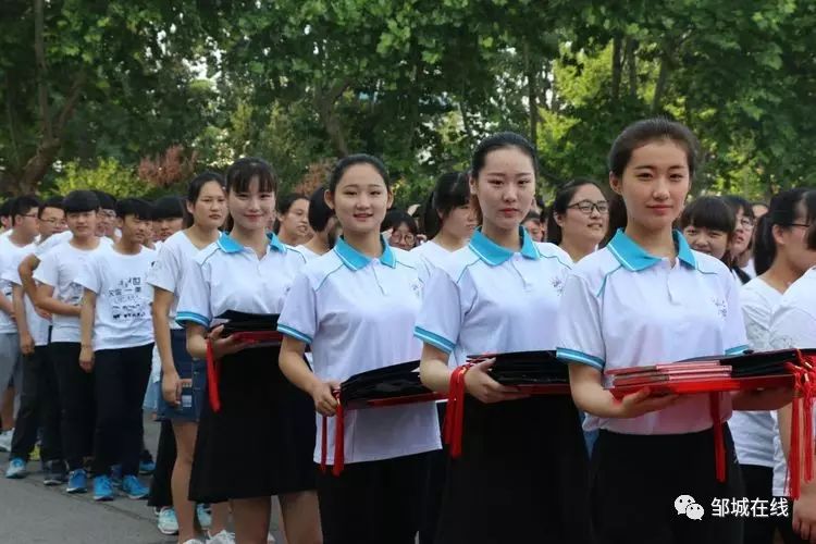 我们的青春 我们的18岁,记邹城实验中学2014级学生成人礼