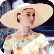 赵薇二胎了?平底鞋、肚大如球,悠闲带女儿小四月逛街!