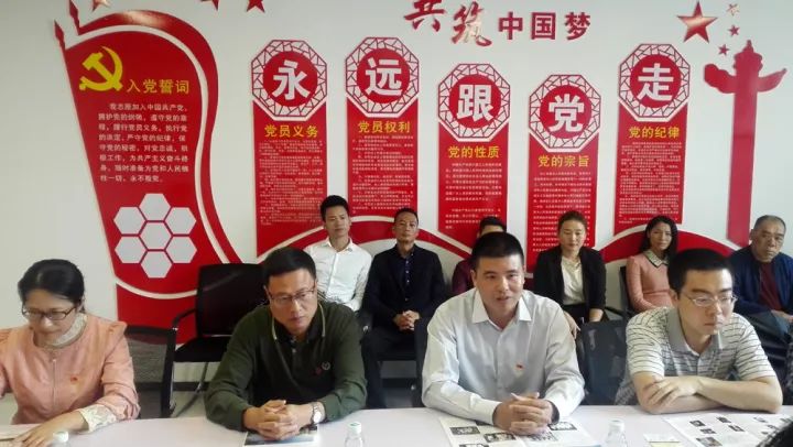 陈向汉部长代表县委,县政府对王宝维院长一行来霞开展校企合作表示