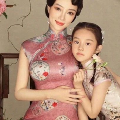 李小璐带女儿拍亲子照,网友惊了:甜馨怎么大变样啦?