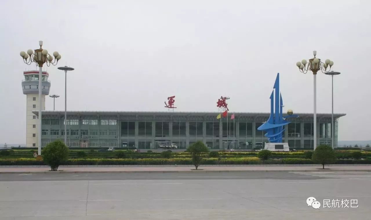 运城关公机场(又称运城张孝机场)扎兰屯成吉思汗机场有些机场以人物