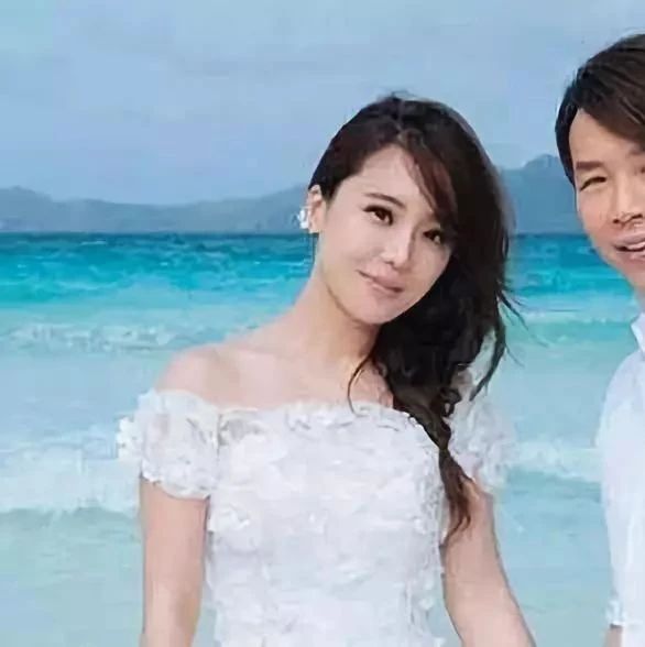 陶喆数次出轨,31岁富家妻去年曾不幸流产,如今宣布当爹