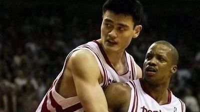 姚明那些年在NBA被欺负,只有这几个人火速冲上前为他出头