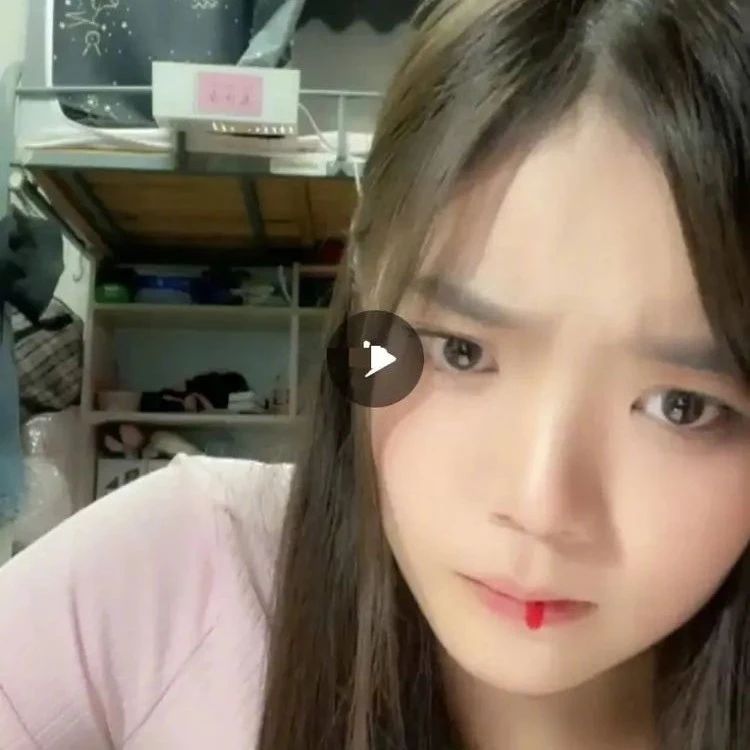 SNH48刘丽千直播时吐血,脸色蜡黄没精神,丝芭被质疑压榨员工