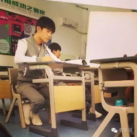 易烊千玺周记回应粉丝受伤事件:我很刚的!