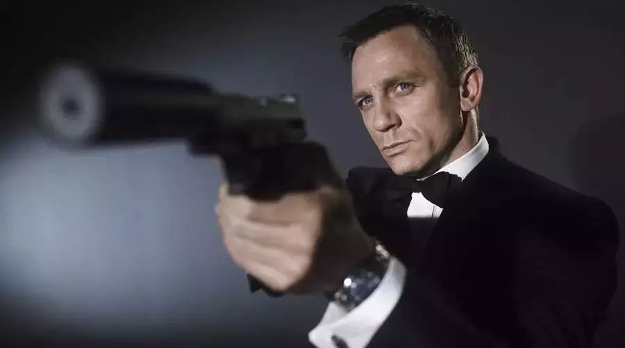 丹尼尔·克雷格再演007:割腕容易割舍难?说说你心中的007和邦女郎 | 睡了没