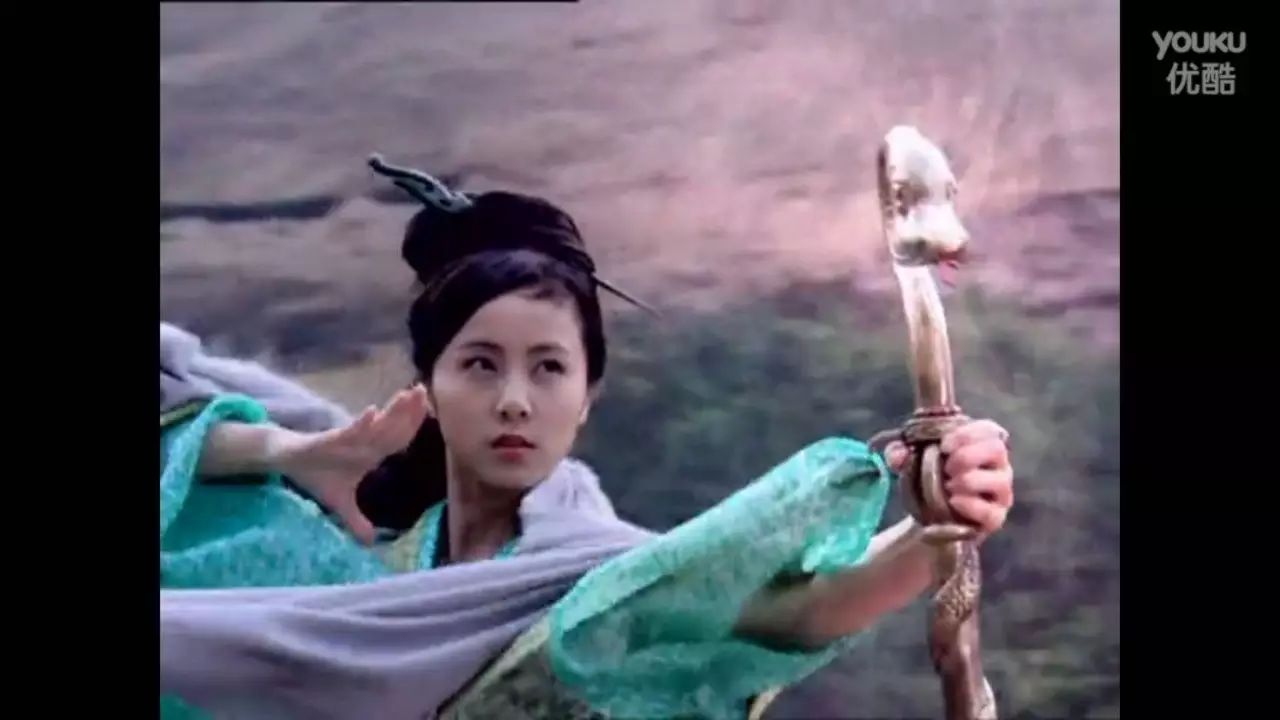 妈妈孙莉在娱乐圈里也是厉害的角色,曾经扮演赵灵儿的娘亲女娲后人