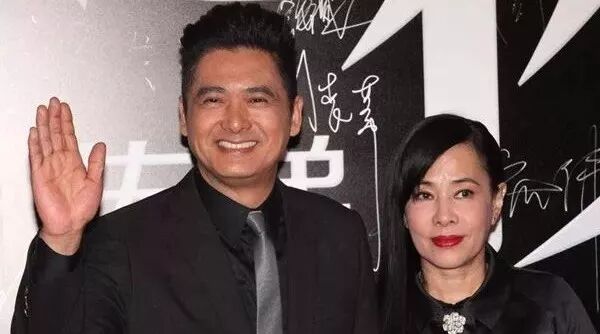 周润发结婚30年无子,直到妻子哭着说出真相......