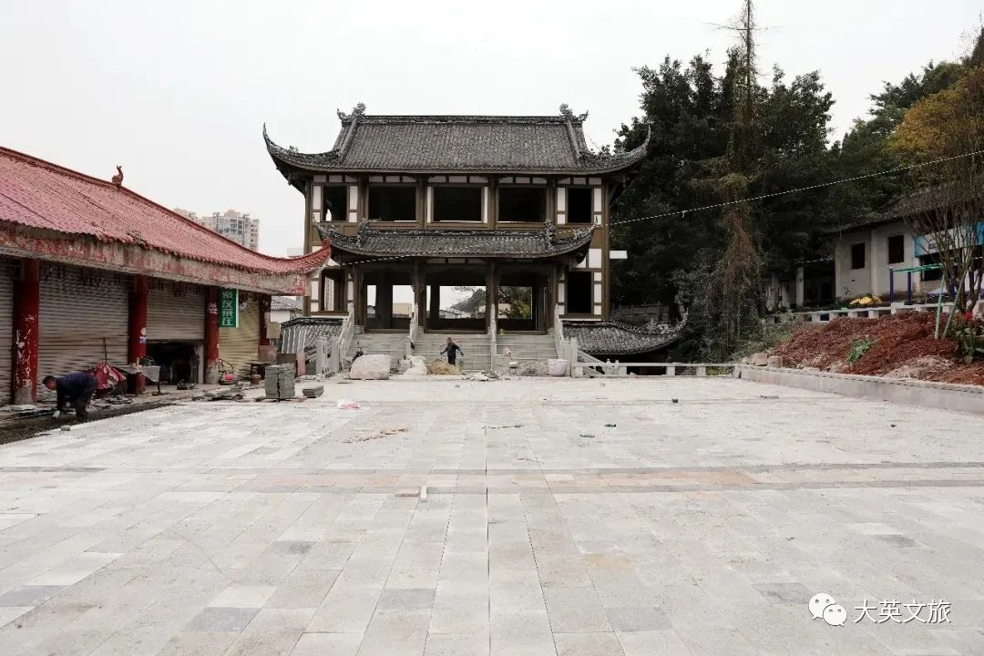 蓬莱公园风景区地势独特,自然形成寺中园,园中寺格局,是附近县市居民