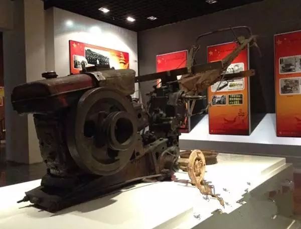 武汉硚口民族工业博物馆收藏的中国首台手扶拖拉机矾动机