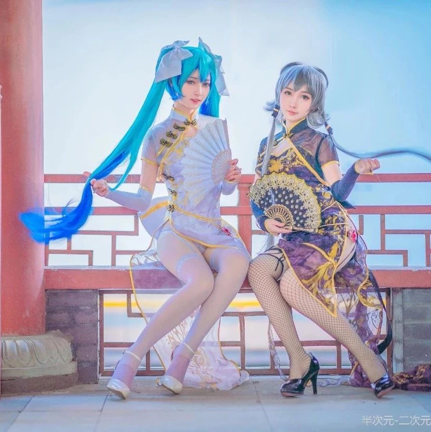 初音未来洛天依双人cosplay:该选择左边还是右边呢?