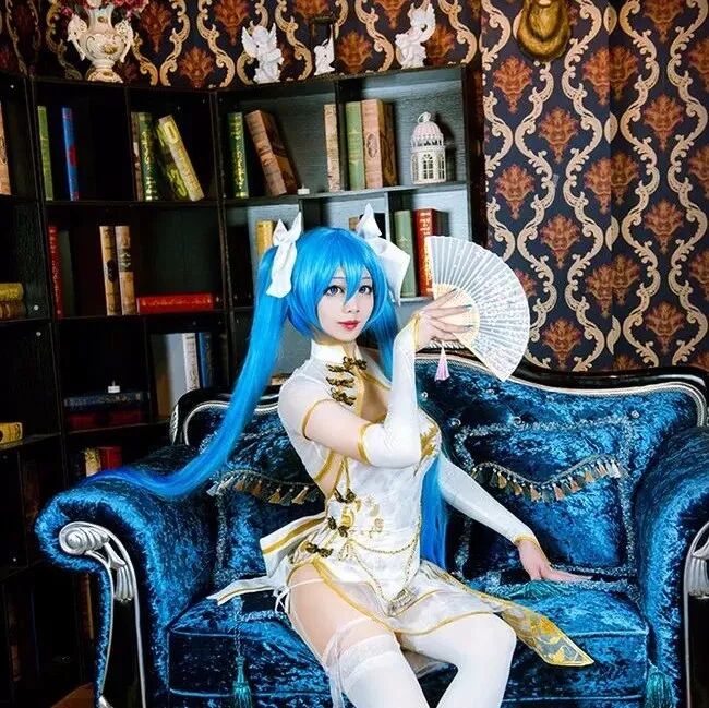 初音未来金丝雀 性感白丝的大长腿 确定他不是一个男孩子?