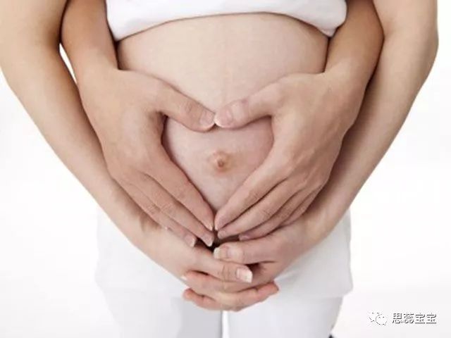 孕妇怀孕7个月,肚子忽然硬的像石头!全家哭惨,医生却在一旁笑