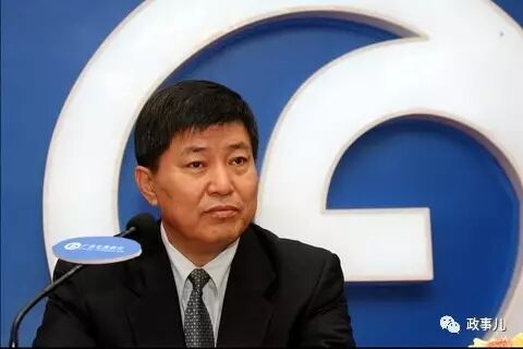 6房裸官非法持有枪支 与情妇兄弟一起获刑