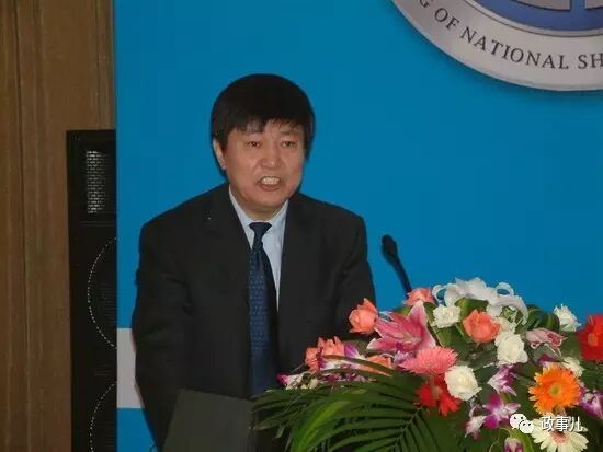 6房裸官非法持有枪支 与情妇兄弟一起获刑