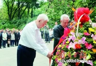 邹家华（右）与叶选平