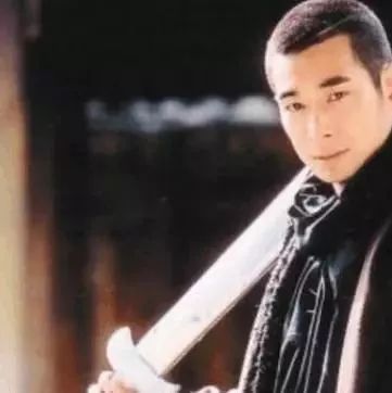 几个拿刀最帅的男星,赵文卓儒雅,甄子丹霸气,还是他更有气势!