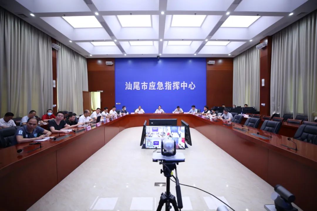 会议传达了市委书记张晓强,市长逯峰和市委常委,常务副市长黄志坚关于