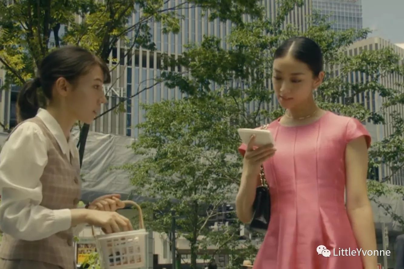 《黑色皮革手册:超燃恶女进阶,跟她比傻白甜都弱爆了