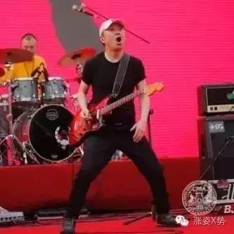 崔健领衔千人摇滚乐队冲击吉尼斯世界纪录