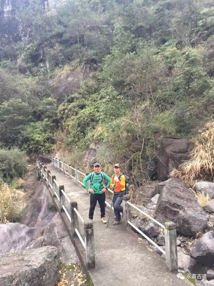 永嘉东岸的麻谷寺古道至西叶村，经行禅村，下行北岙村为终点。是一条让人身心愉悦的古道连接线路！