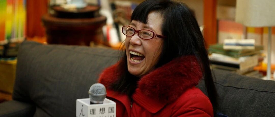 写性的诗人余秀华：“我就是荡妇，就是妓女！怎么了？”