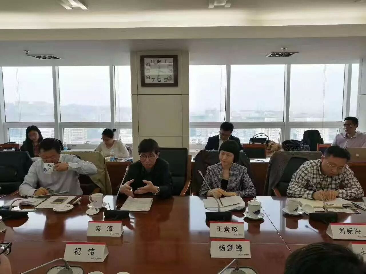 第四，政府部门应予以高度重视，构筑起反欺诈的顶层设计。