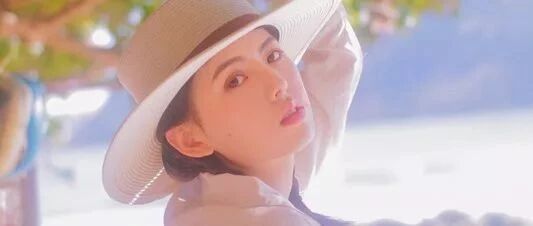 黄日莹:靠模仿小龙女和张柏芝走红,还被称作小李若彤?