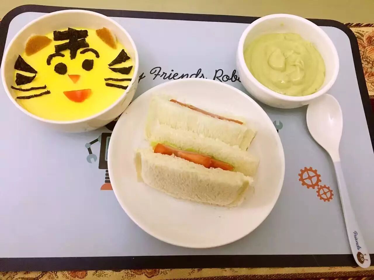 2、香梨燕麦胚芽粥+肉末土豆胡萝卜丝饼+白煮蛋