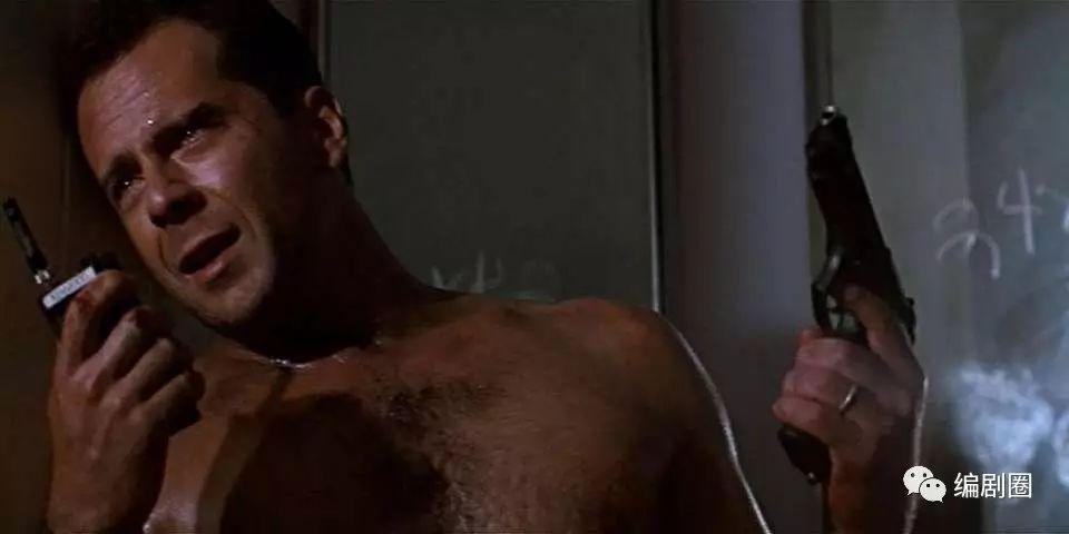 布鲁斯·威利斯(bruce willis)于 1988 年主演的动作经典《虎胆龙威